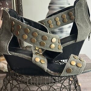 UNIONBAY Women's Sandals with Gold Studs
